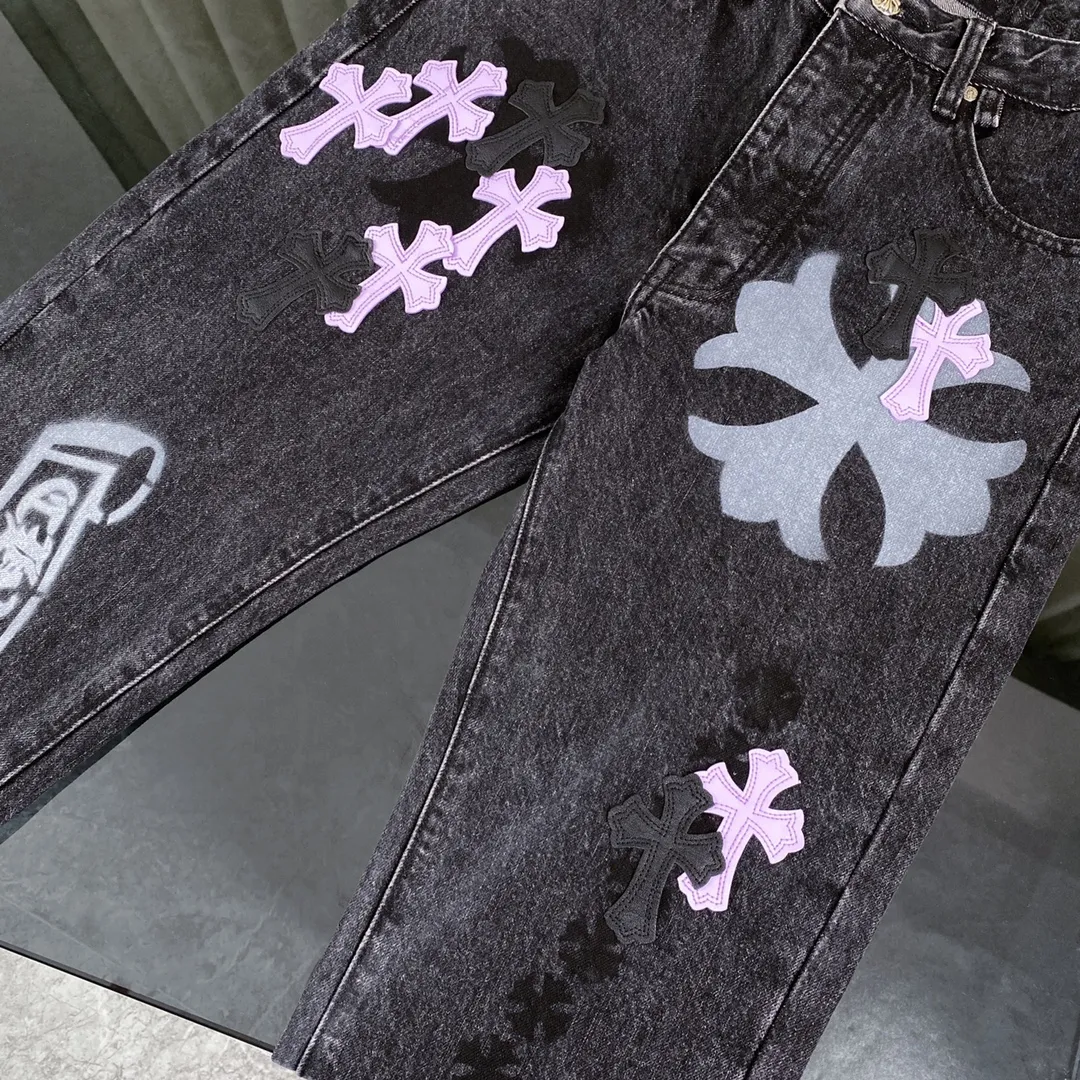 🅿️370 Chrome Hearts New Chrome Hearts Store Limited Edition Black Purple Ox King Heavy Industry Leather Label Jeans Same Style for Men and Women Original Purchased and Patterned 10W➕Really Restores the Ultimate Texture of Vintage Special Italian Cowhide Printing and Cutting Customized Sheepskin Three-layer Thick Line Leather The whole body is spliced in heavy water washing process Craftsmen hand-splash ink You can see the details Three-dimensional cutting version Loose and comfortable, not picky on the body, tall and slim, made by a large factory Original factory quality control, same style for men and women, can be matched with couples, versatile recommendation, must-have jeans for all seasons Color: black Size: S-XL